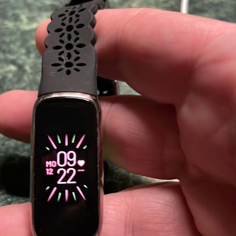 Fitbit luxe. Platinum